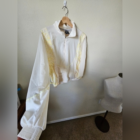 Nike Women's Jackets & Coats Nike Icon Clash Running Jacket S - Picture 2 of 14